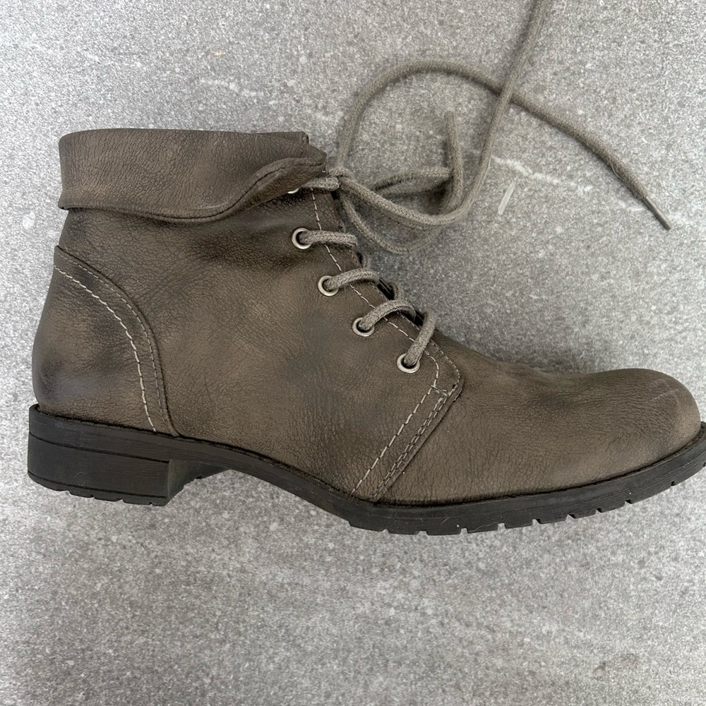 Sonoma Lifestyles Brown/Olive Green Ankle Booties